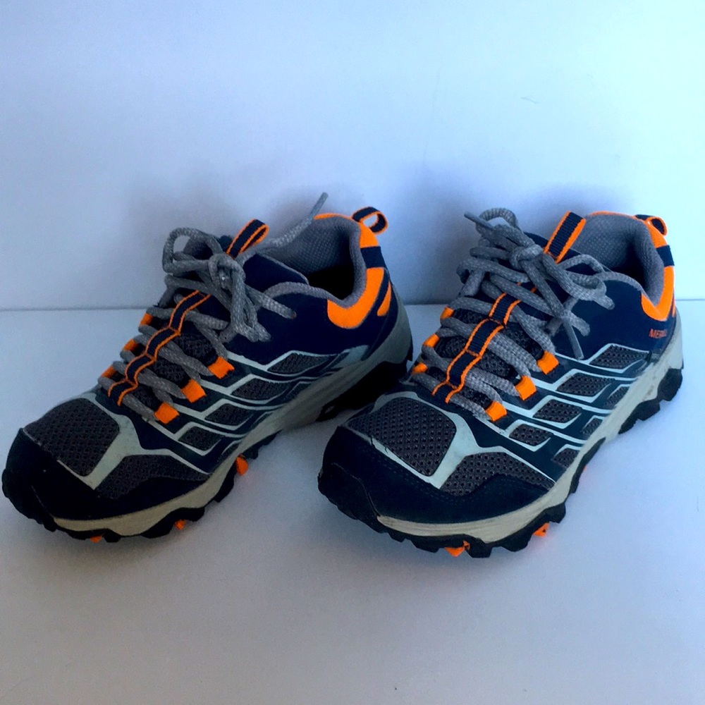 Kids MERRELL select grip hiking shoes size 2